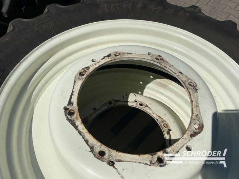 New Holland PFLEGERÄDER 320/85 R34 + 340/85 R48 BKT