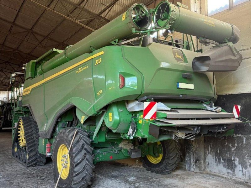 John Deere X9 mit Knickgelenk-Bandschneidwerk HD40 X-12,20 m