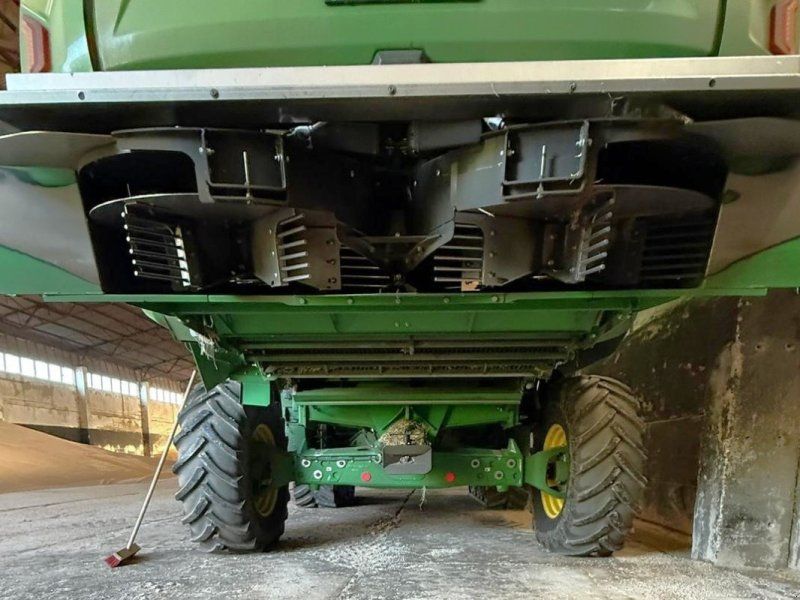 John Deere X9 mit Knickgelenk-Bandschneidwerk HD40 X-12,20 m