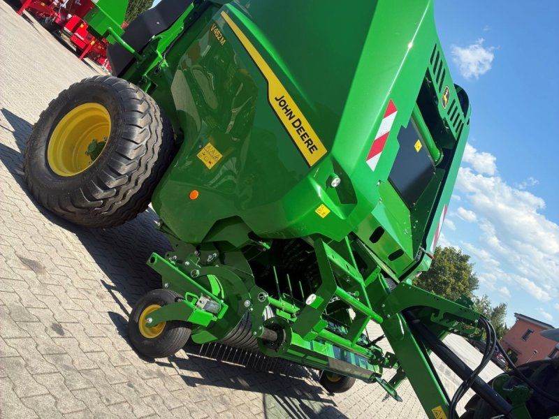 John Deere V452M