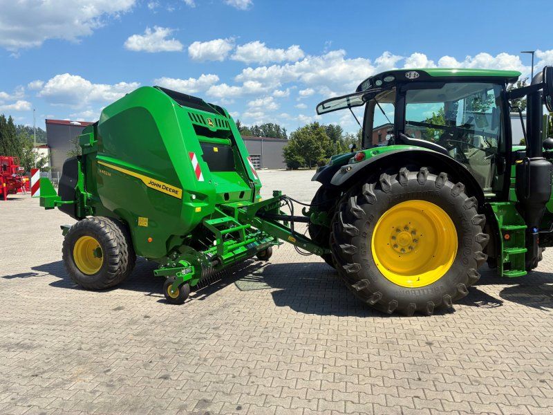 John Deere V452M