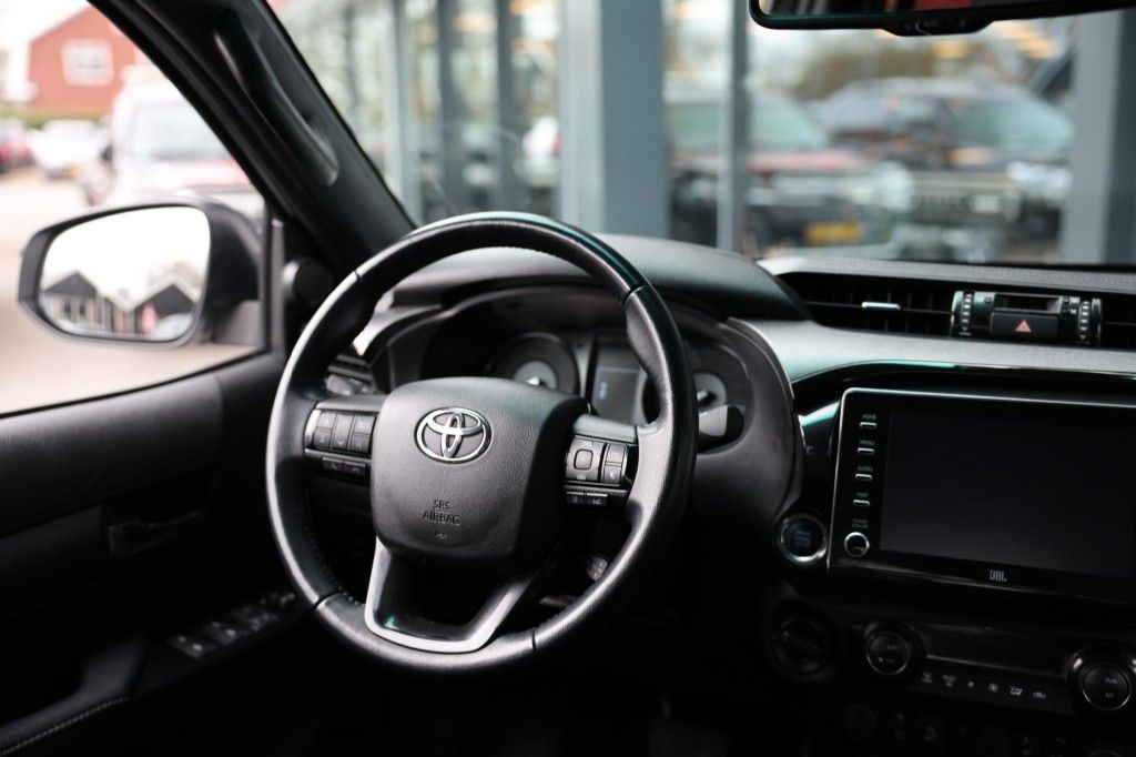 Toyota Hilux 2.8 D-4D DUBBEL CABIN INVINCIBLE 2 SITZ A/T 4WD VAN