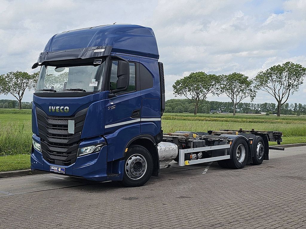 IVECO S-WAY AS260S48 6x2 steer intarder
