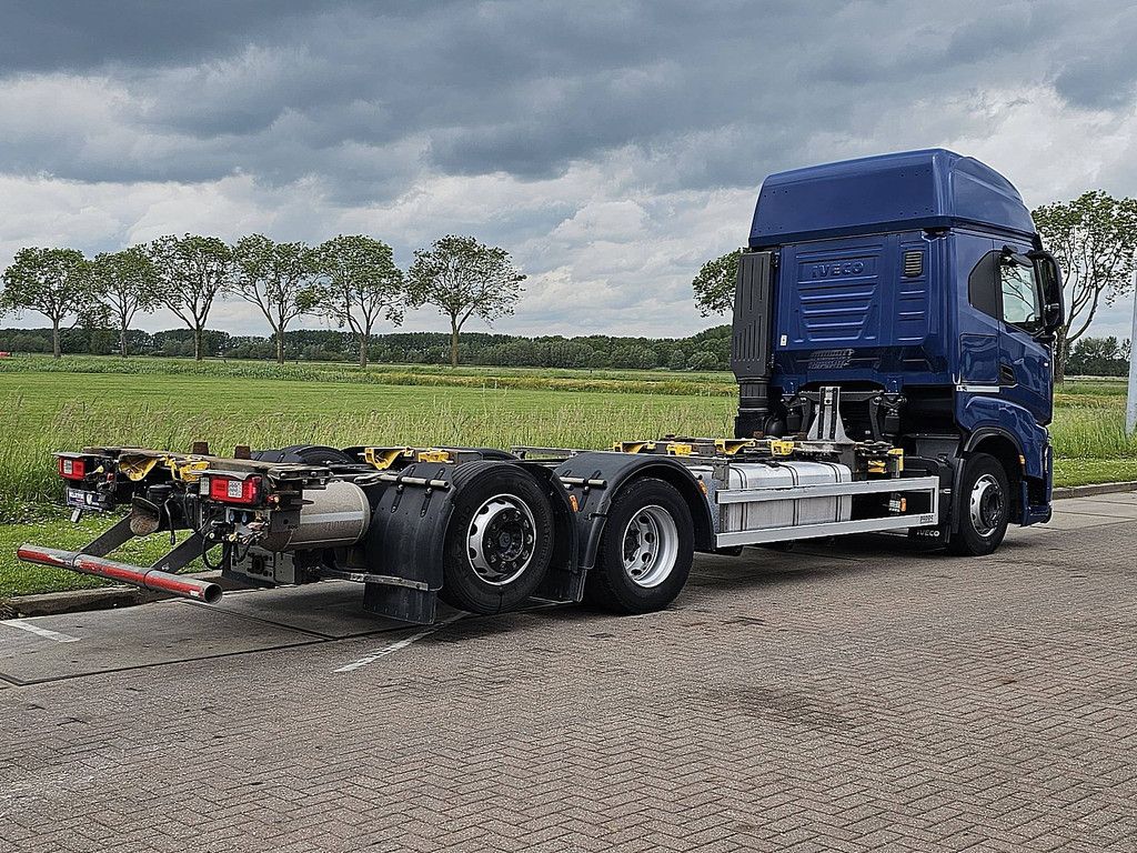 IVECO S-WAY AS260S48 6x2 steer intarder