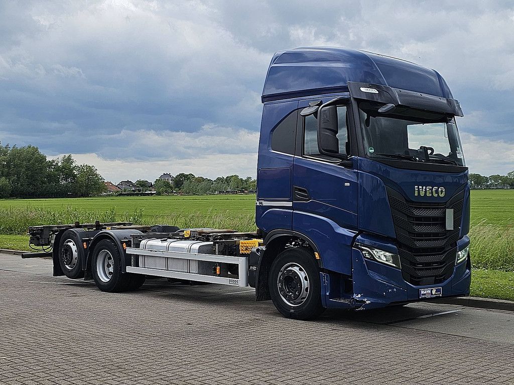 IVECO S-WAY AS260S48 6x2 steer intarder