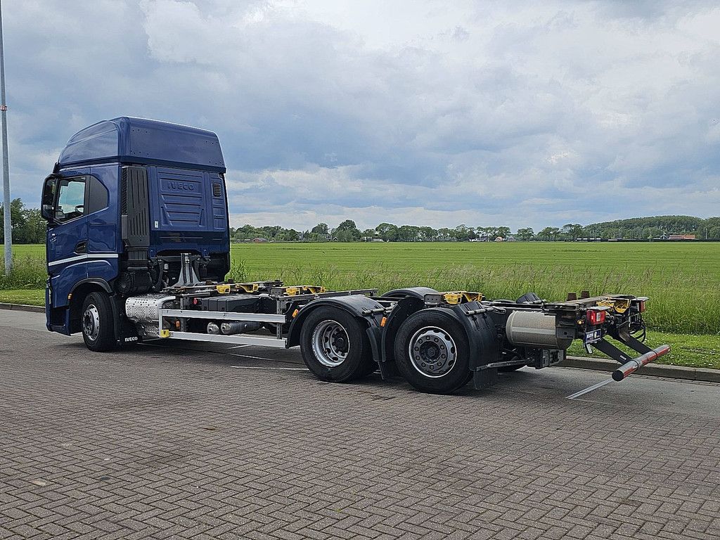 IVECO S-WAY AS260S48 6x2 steer intarder