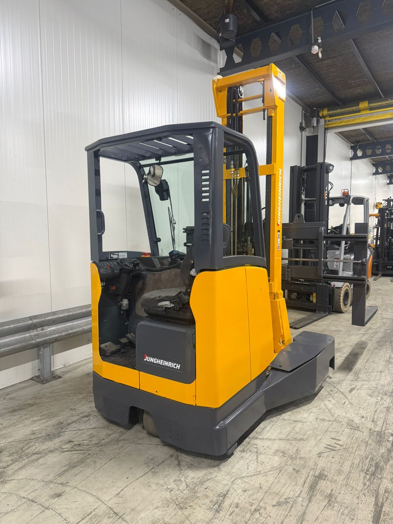 Reachtruck Jungheinrich ETVQ 25 Bouwjaar 2004 Draaiuren 5956