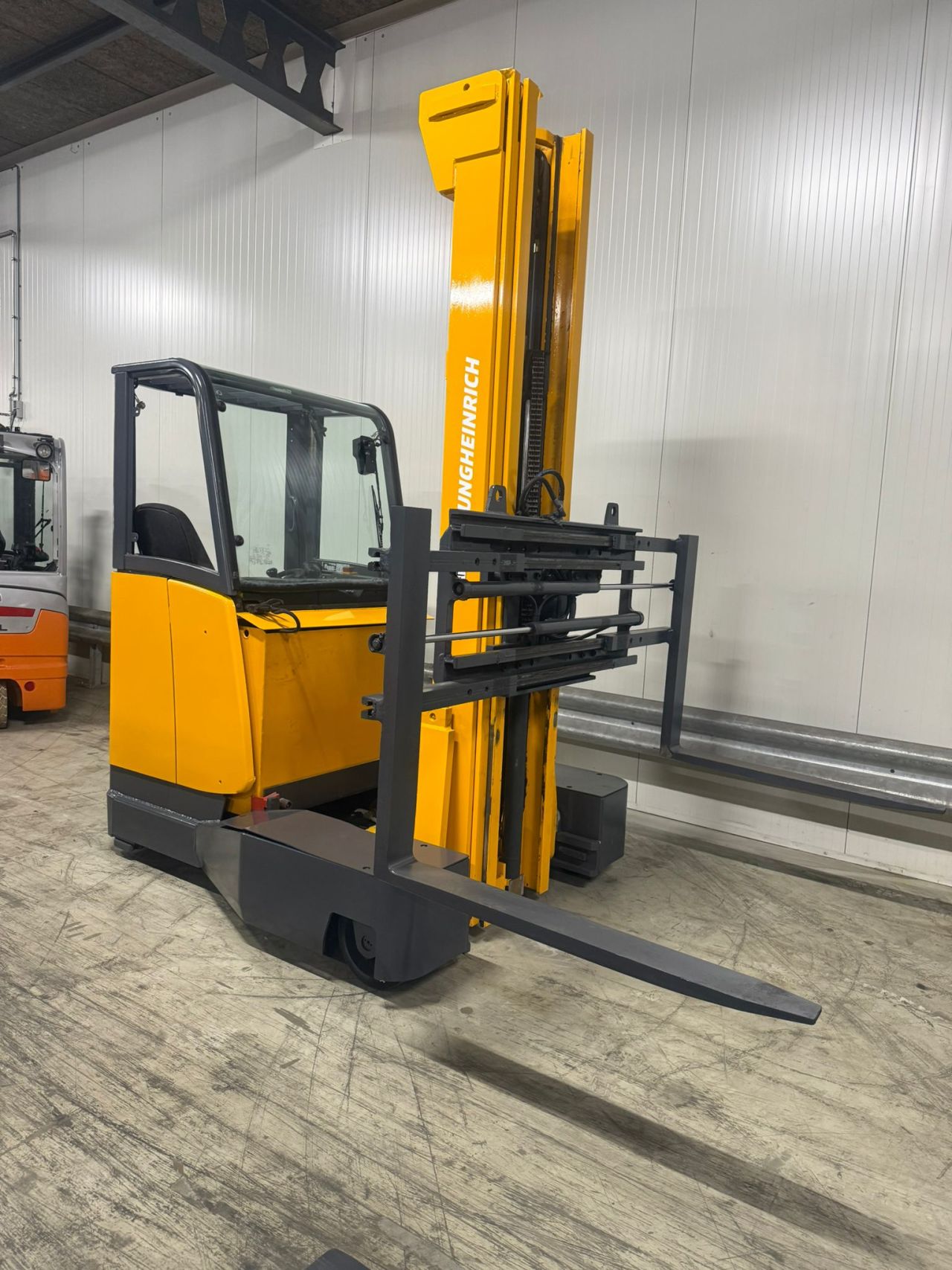 Reachtruck Jungheinrich ETVQ 25 Bouwjaar 2004 Draaiuren 5956