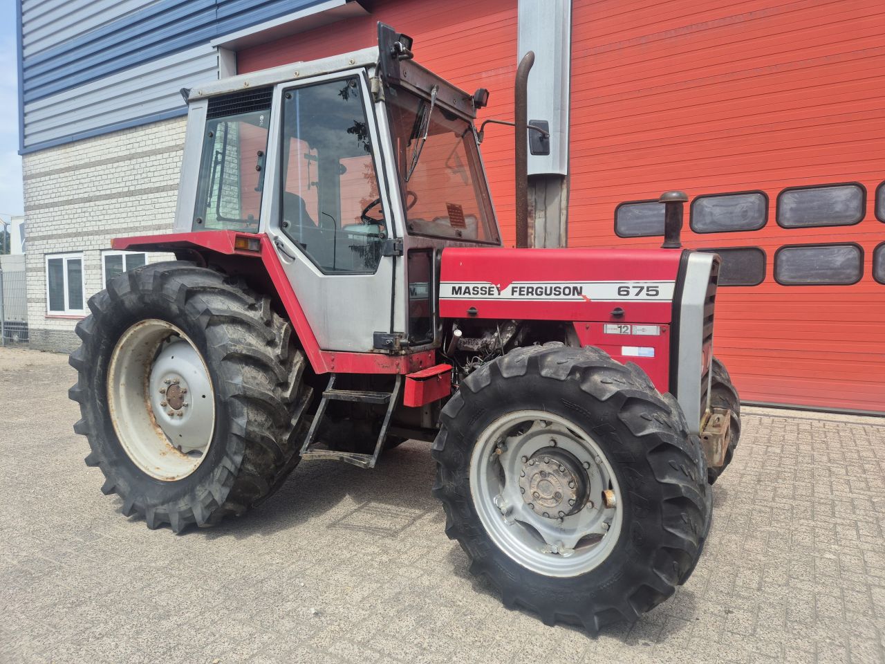 Massey Ferguson 675
