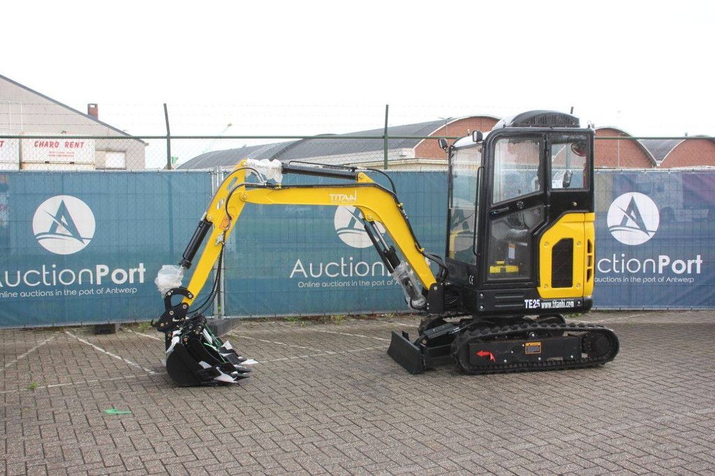 Titan TE25 Diesel Mini Excavator 18.2kW 2025 New