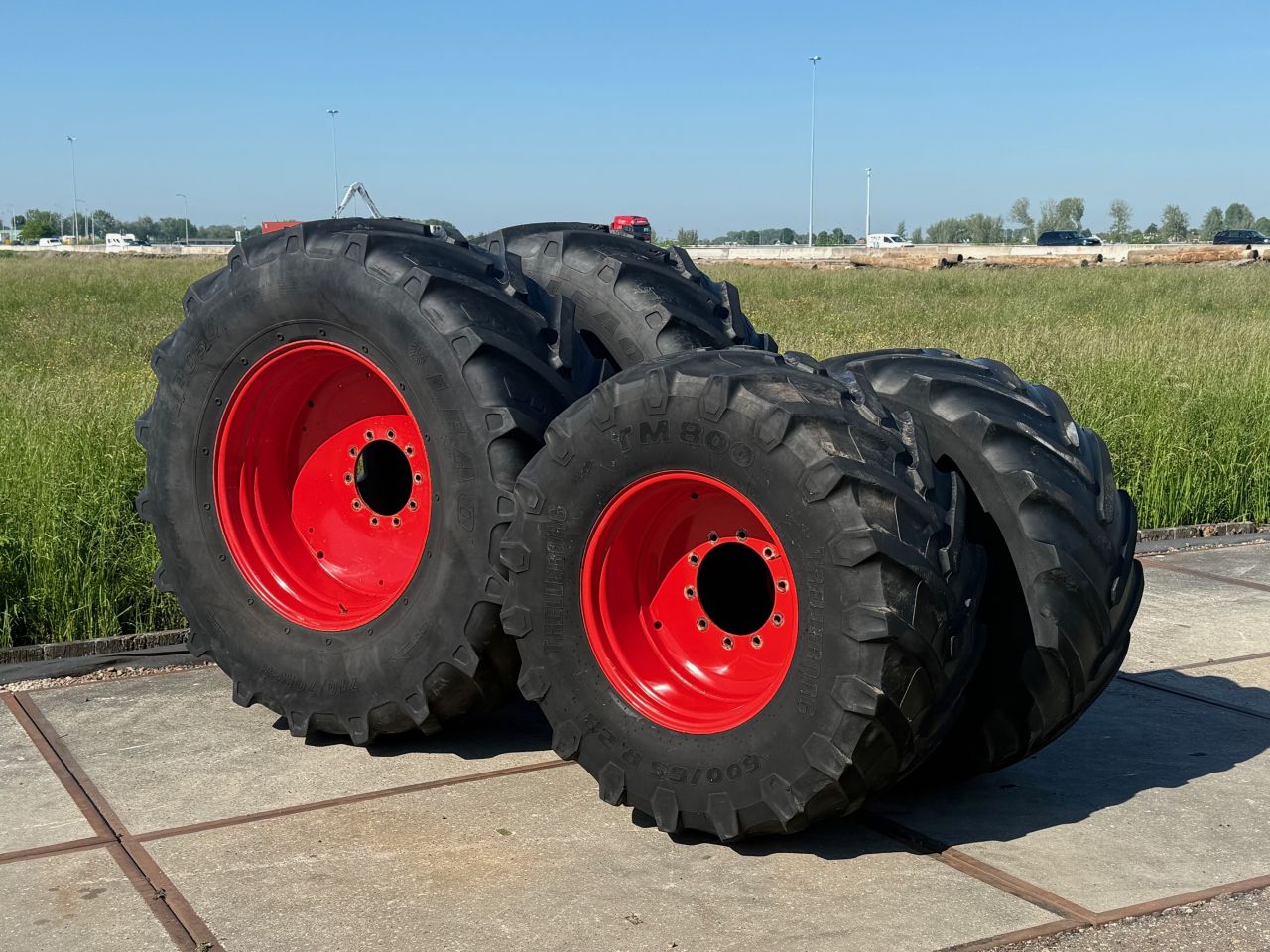 Mooi set trekkerwielen te koop