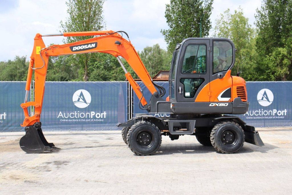 Doosan DX60WN Diesel-Mobilbagger 39 kW 2020