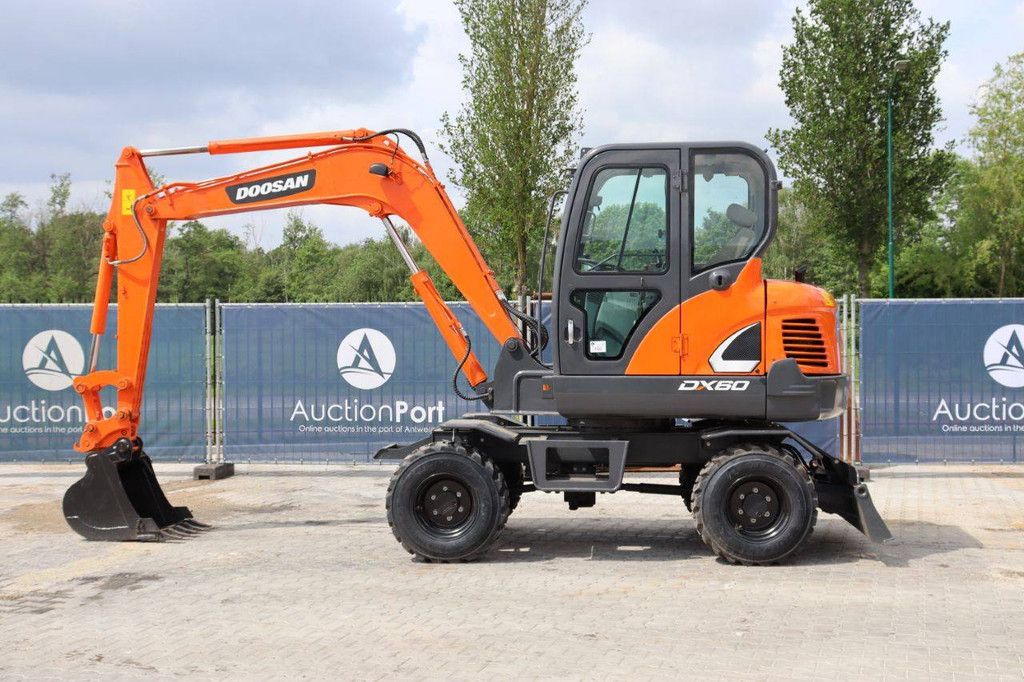 Doosan DX60WN Diesel-Mobilbagger 39 kW 2020