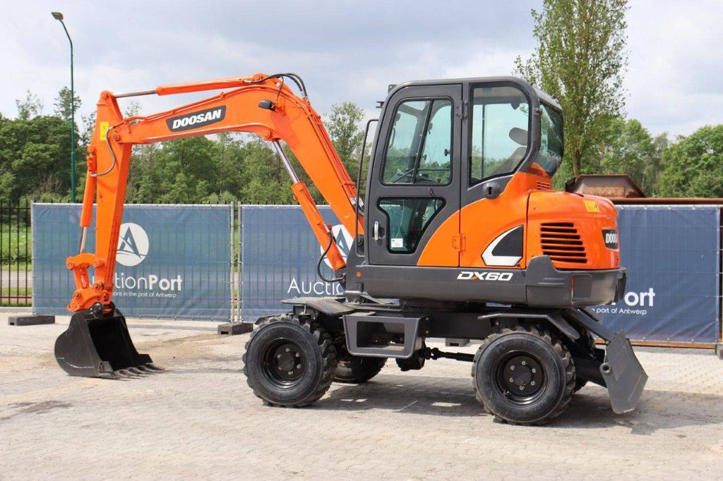 Doosan DX60WN Diesel-Mobilbagger 39 kW 2020