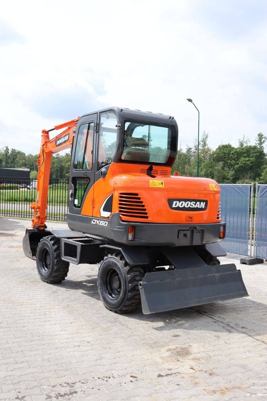 Doosan DX60WN Diesel-Mobilbagger 39 kW 2020