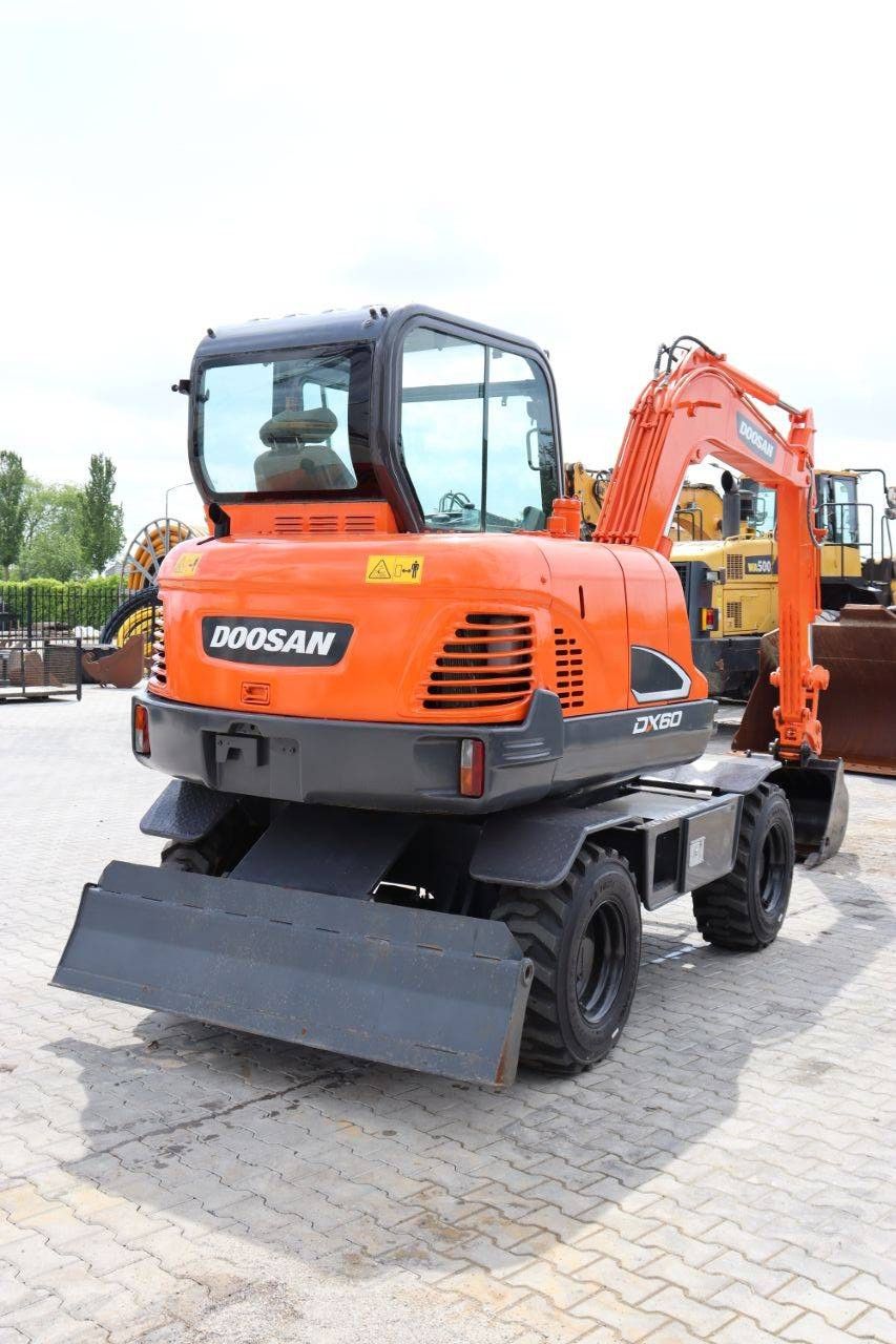 Doosan DX60WN Diesel-Mobilbagger 39 kW 2020