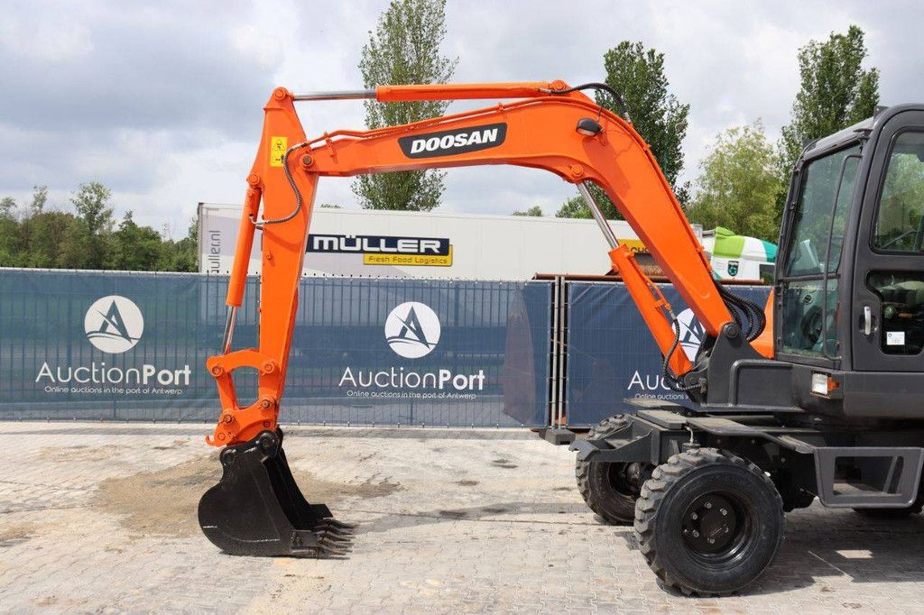 Doosan DX60WN Diesel-Mobilbagger 39 kW 2020