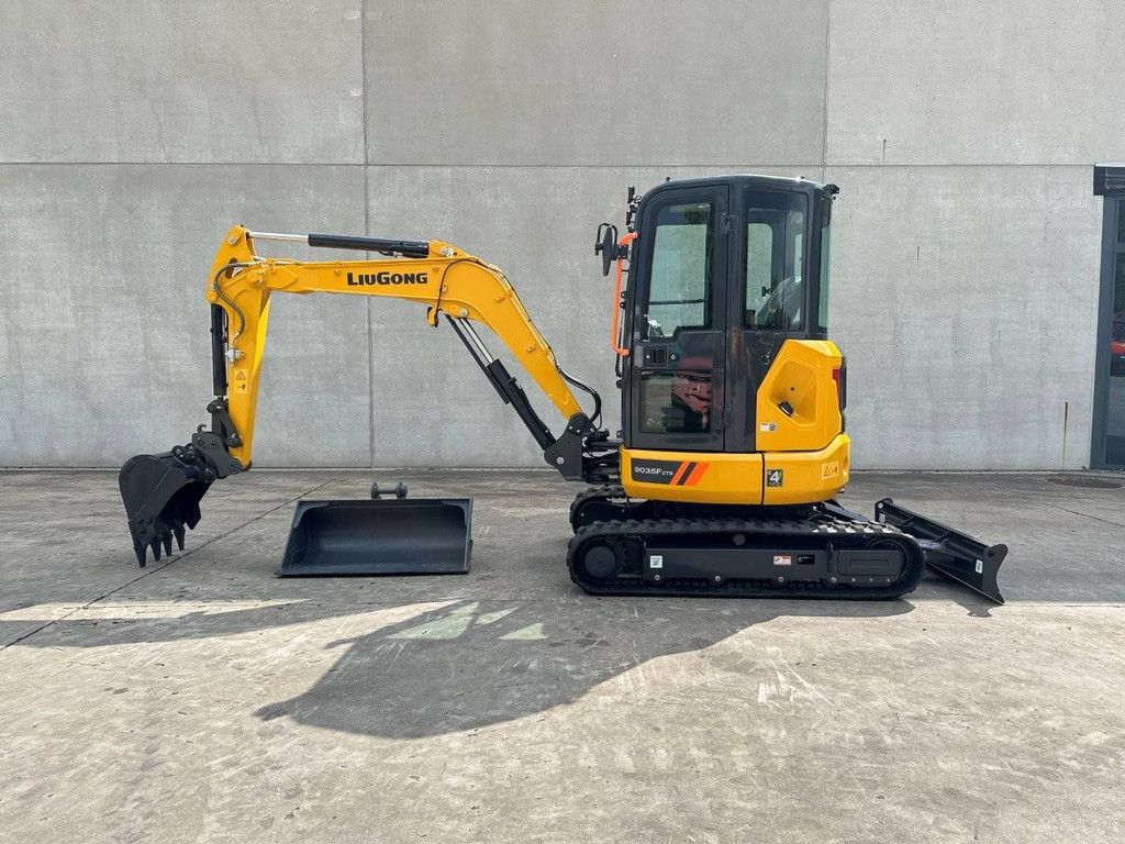 Midi excavator LiuGong 9035 FZTS Diesel 2026