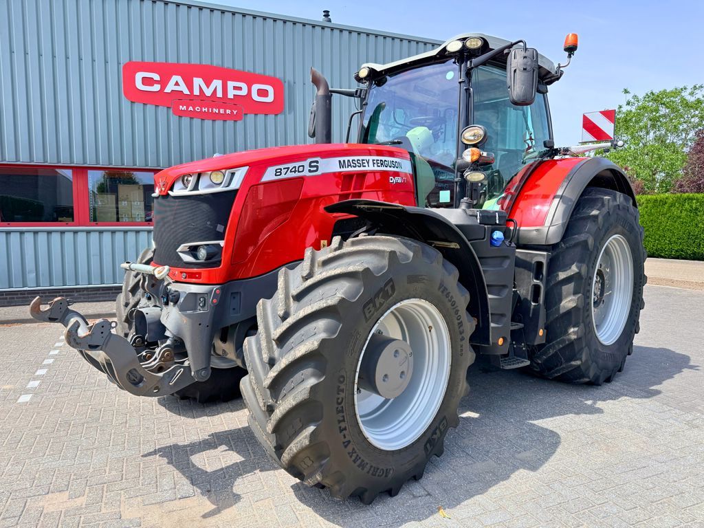 Massey Ferguson 8740S Stage V