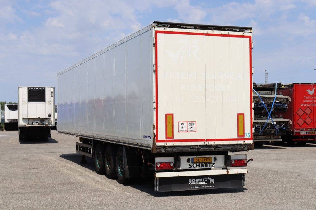 Geschlossener Sattelauflieger Schmitz Cargobull SKO24 2011