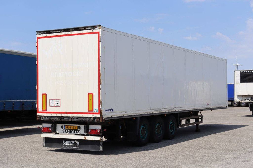 Geschlossener Sattelauflieger Schmitz Cargobull SKO24 2011