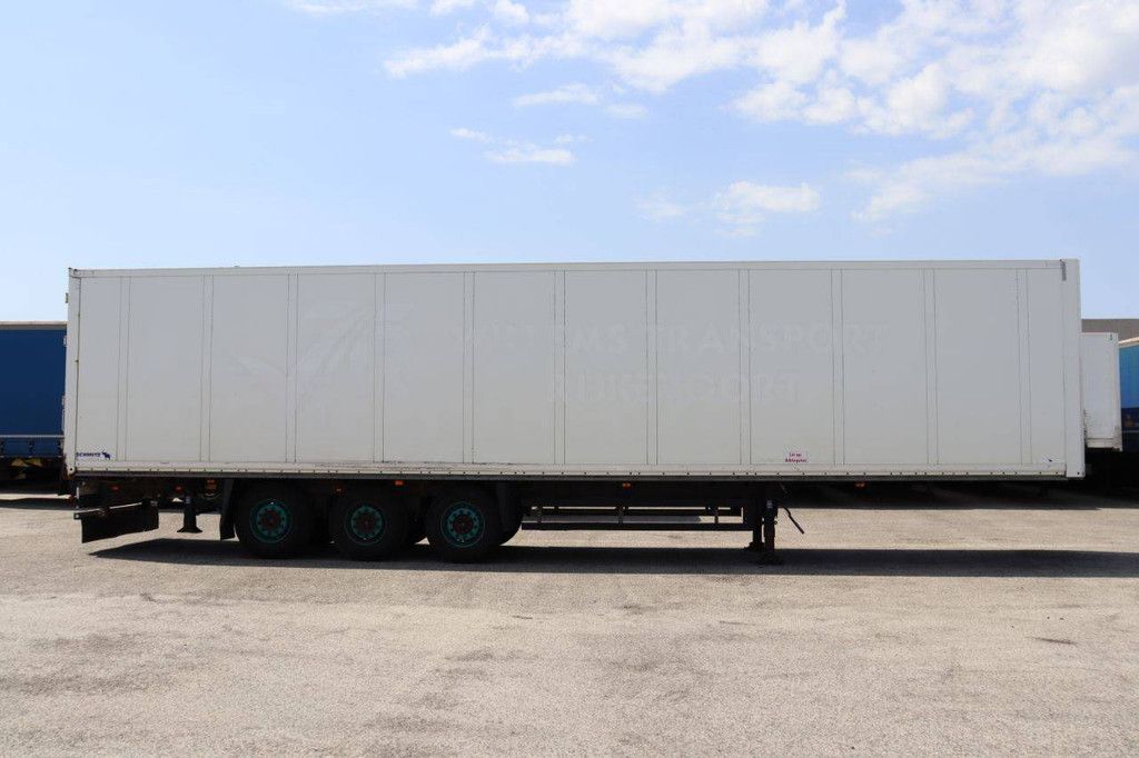 Geschlossener Sattelauflieger Schmitz Cargobull SKO24 2011