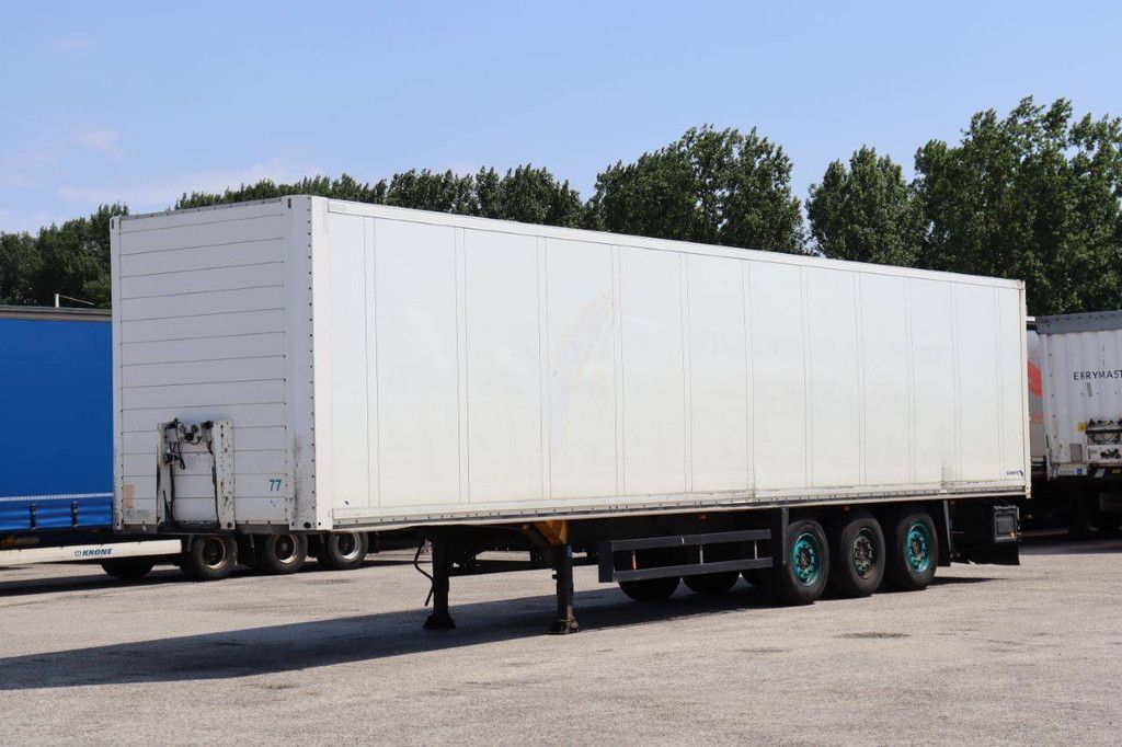 Geschlossener Sattelauflieger Schmitz Cargobull SKO24 2011