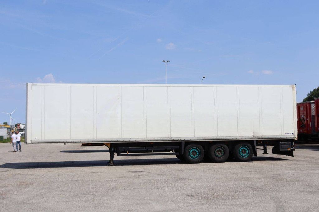 Geschlossener Sattelauflieger Schmitz Cargobull SKO24 2011