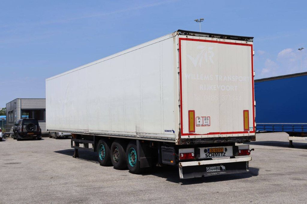 Geschlossener Sattelauflieger Schmitz Cargobull SKO24 2011