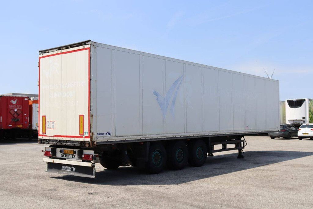 Geschlossener Sattelauflieger Schmitz Cargobull SKO24 2011
