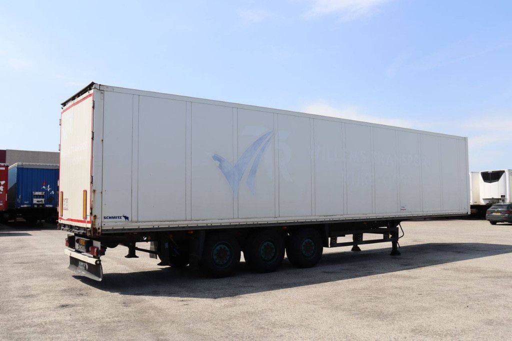 Geschlossener Sattelauflieger Schmitz Cargobull SKO24 2011