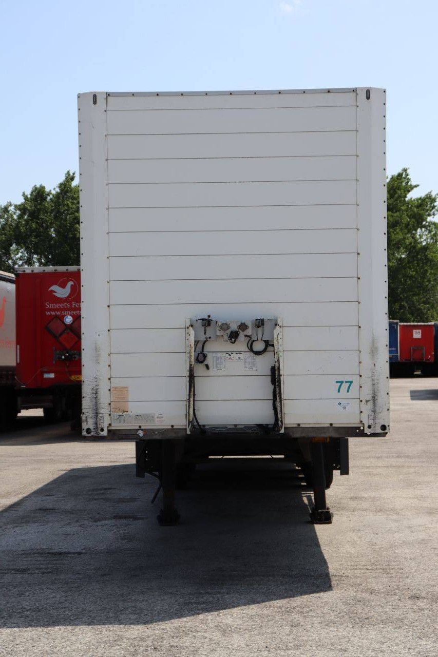 Geschlossener Sattelauflieger Schmitz Cargobull SKO24 2011