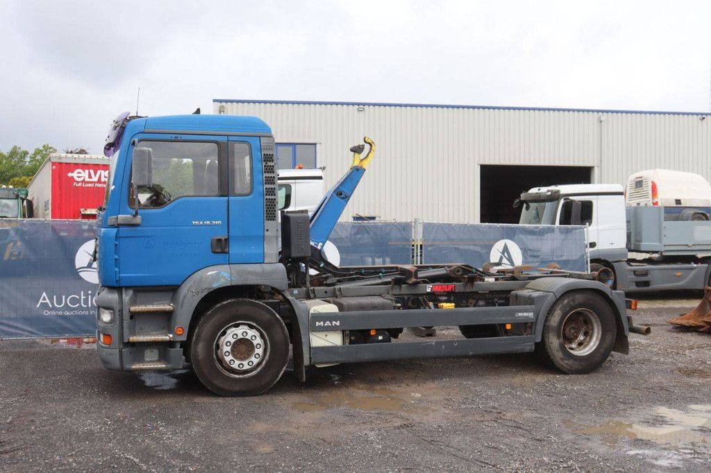 Hakenliftsystem-LKW MAN TGA 18.310 Diesel 310 PS