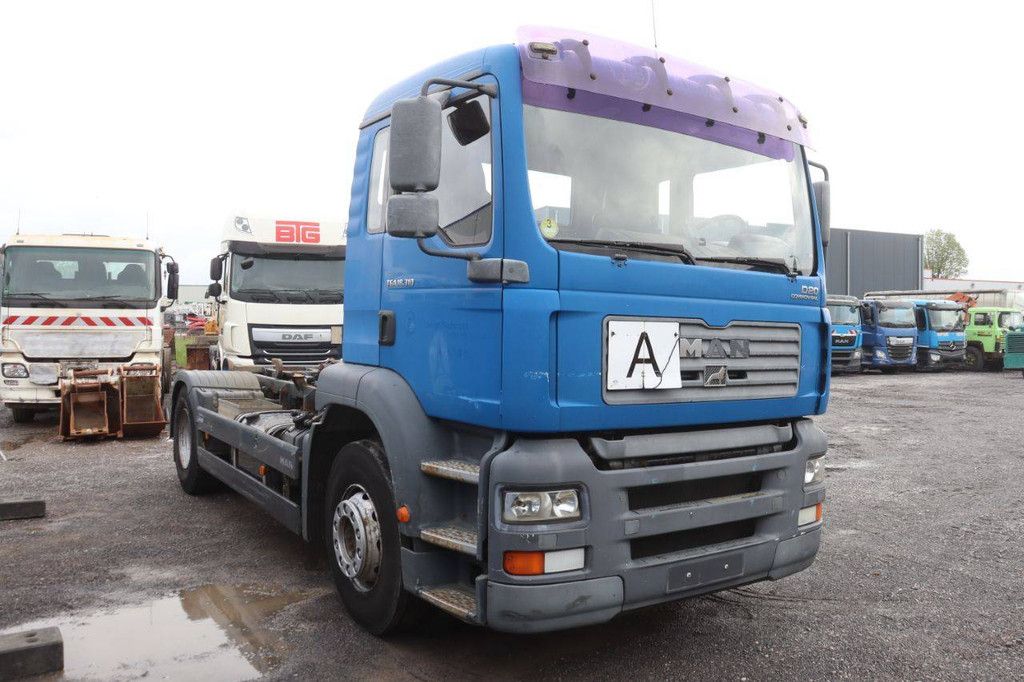 Hakenliftsystem-LKW MAN TGA 18.310 Diesel 310 PS