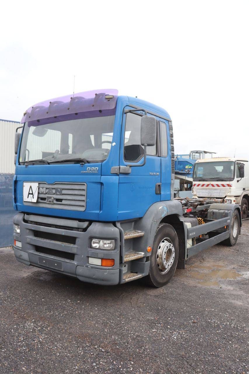 Hakenliftsystem-LKW MAN TGA 18.310 Diesel 310 PS