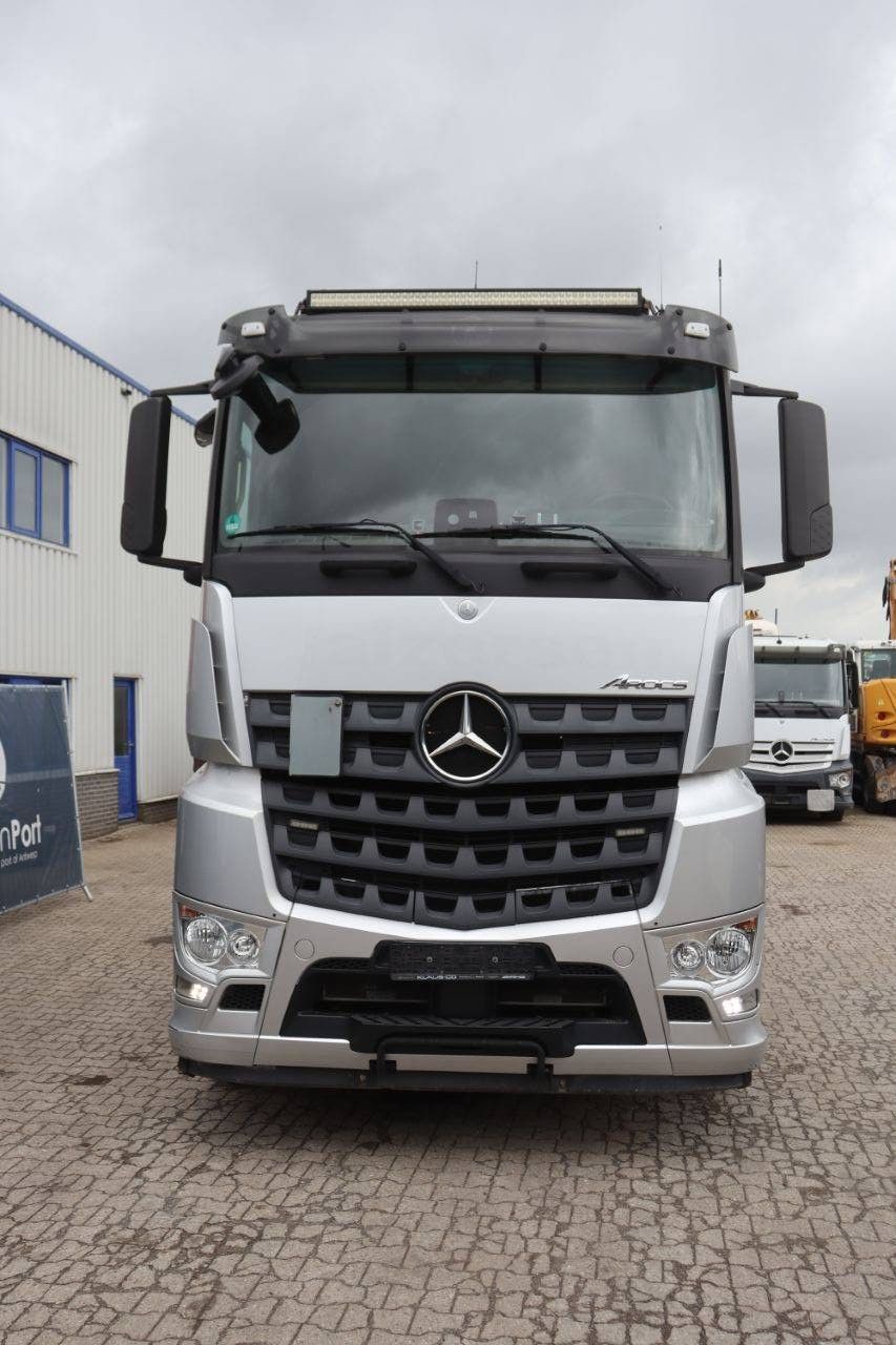 Fahrgestell mit Fahrerhaus Mercedes-Benz Arocs 3363 Diesel 625 PS