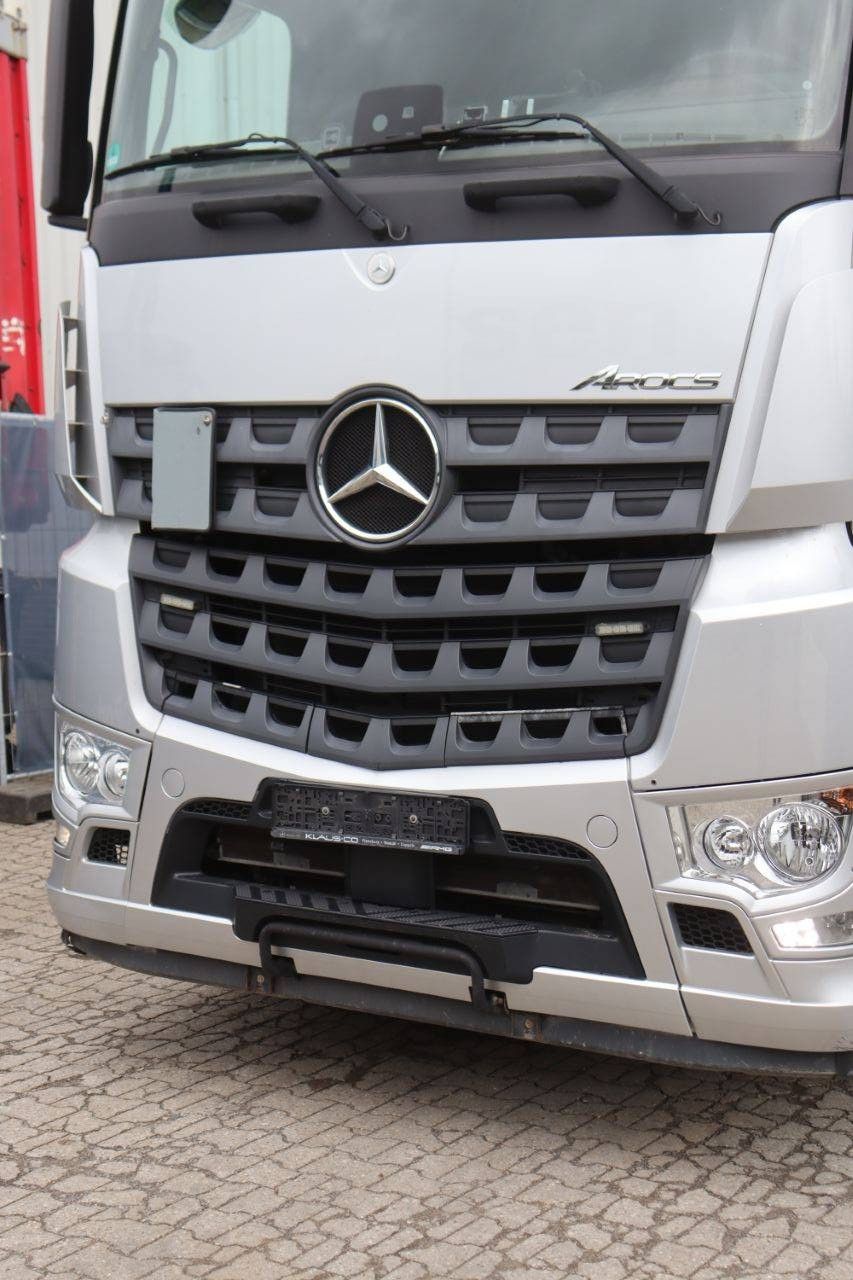 Fahrgestell mit Fahrerhaus Mercedes-Benz Arocs 3363 Diesel 625 PS