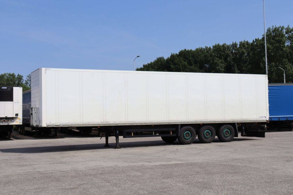Geschlossener Sattelauflieger Schmitz Cargobull SKO24 2011