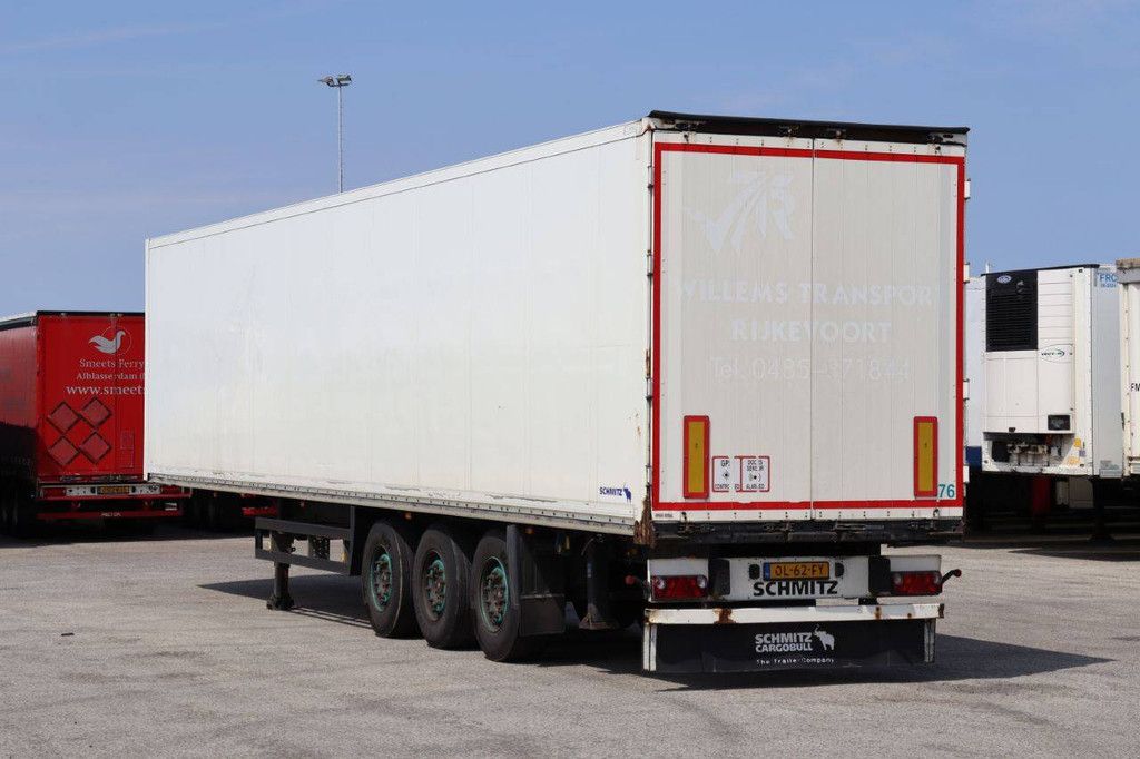 Geschlossener Sattelauflieger Schmitz Cargobull SKO24 2011