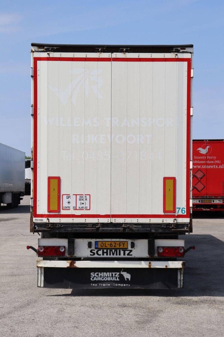 Geschlossener Sattelauflieger Schmitz Cargobull SKO24 2011