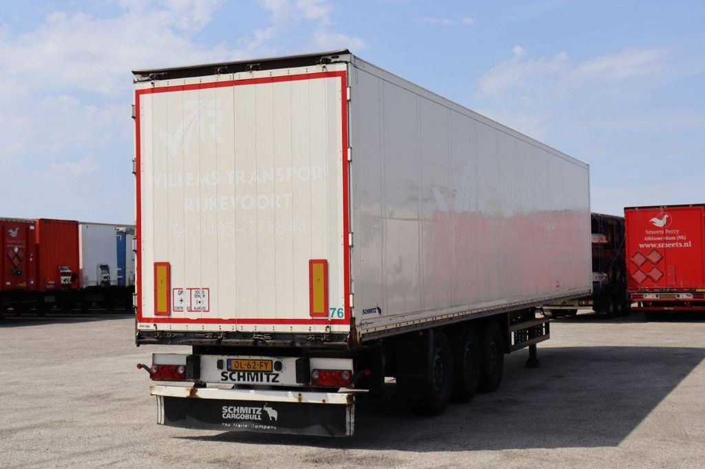 Geschlossener Sattelauflieger Schmitz Cargobull SKO24 2011