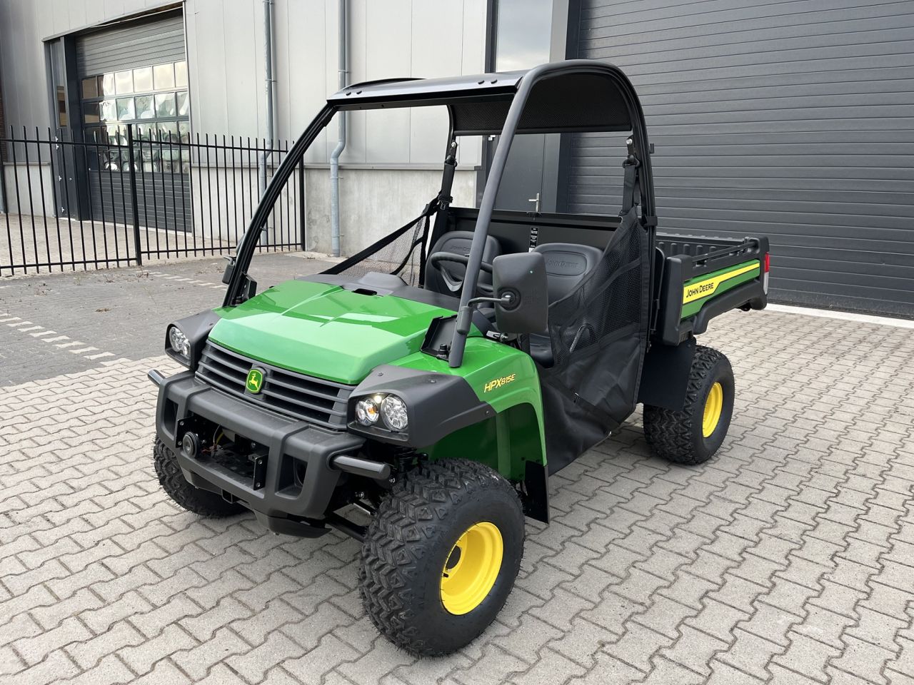 John Deere Gator HPX815E Kipper