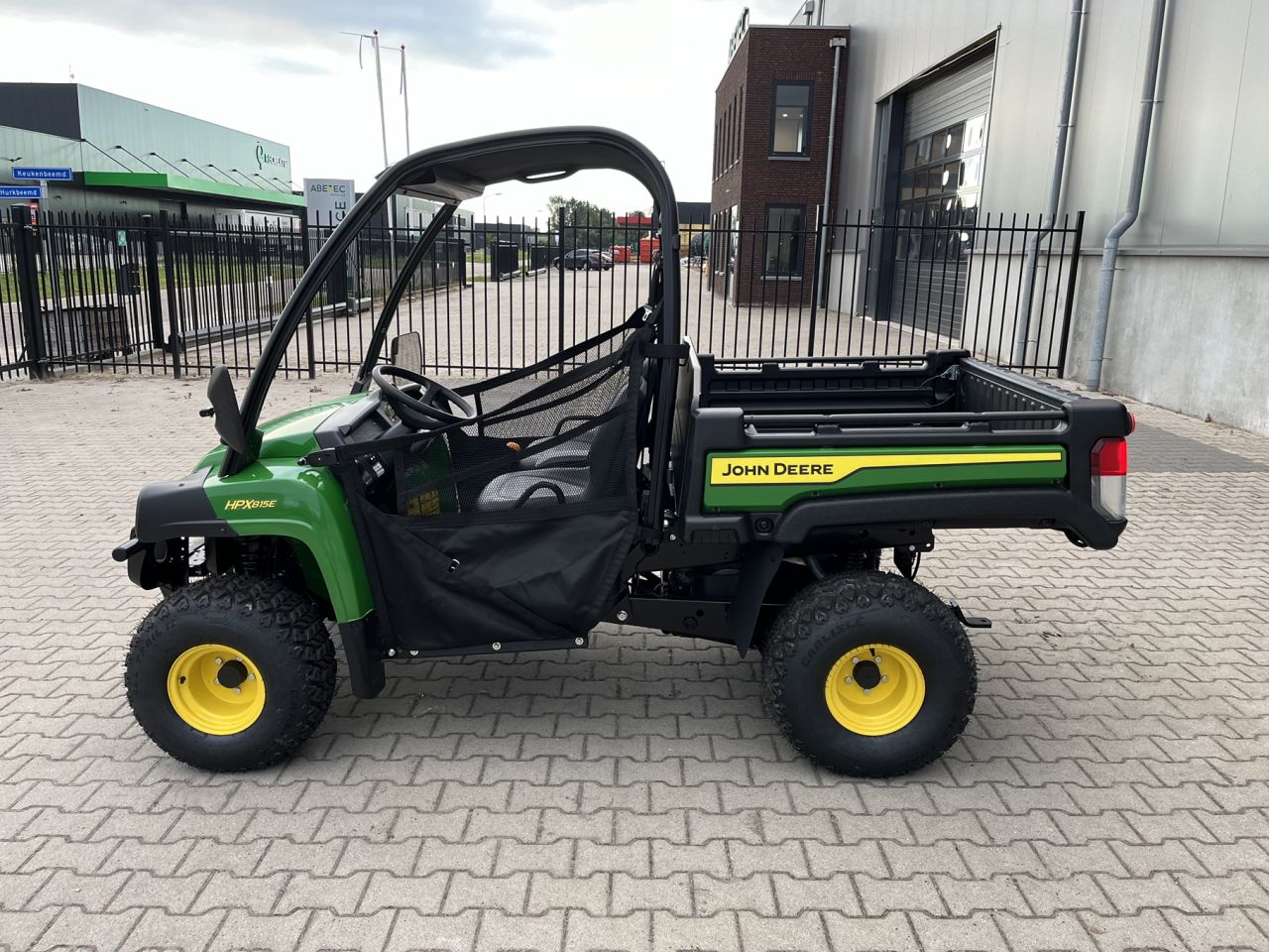 John Deere Gator HPX815E Kipper