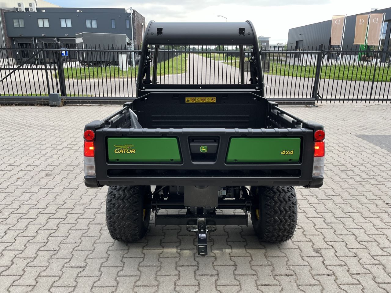 John Deere Gator HPX815E Kipper