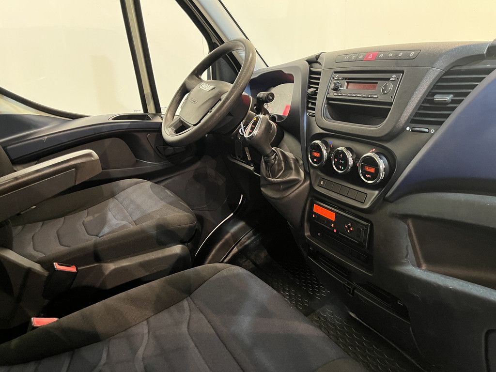 Iveco Daily 40C18 3.0 Automaat Open Laadbak / Euro 6 / Trekhaak 3.500 KG / Airco / Dubbel Lucht / Cruise Control / 3-Zits