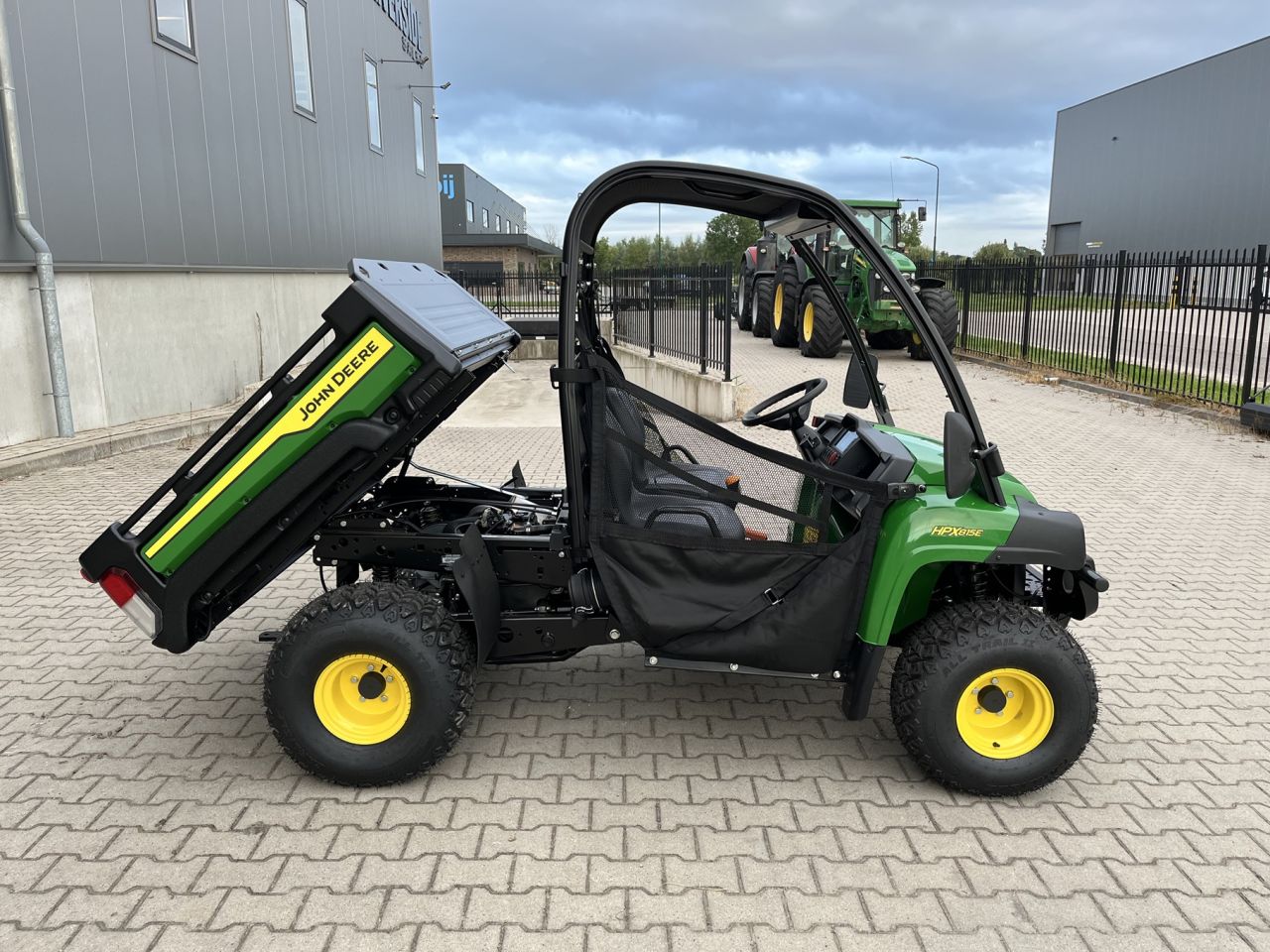 John Deere Gator HPX815E Kipper