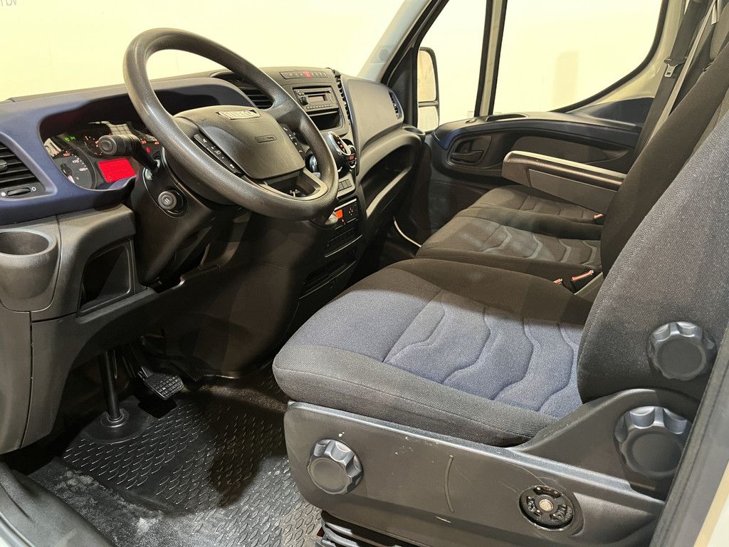 Iveco Daily 40C18 3.0 Automaat Open Laadbak / Euro 6 / Trekhaak 3.500 KG / Airco / Dubbel Lucht / Cruise Control / 3-Zits