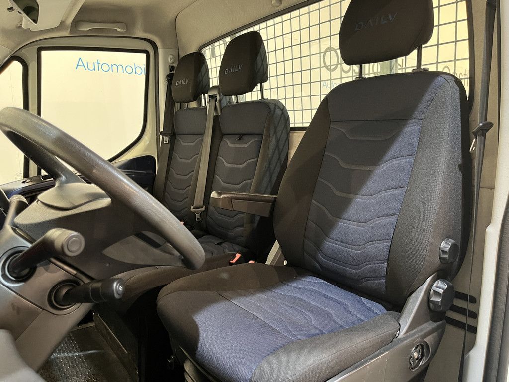 Iveco Daily 40C18 3.0 Automaat Open Laadbak / Euro 6 / Trekhaak 3.500 KG / Airco / Dubbel Lucht / Cruise Control / 3-Zits