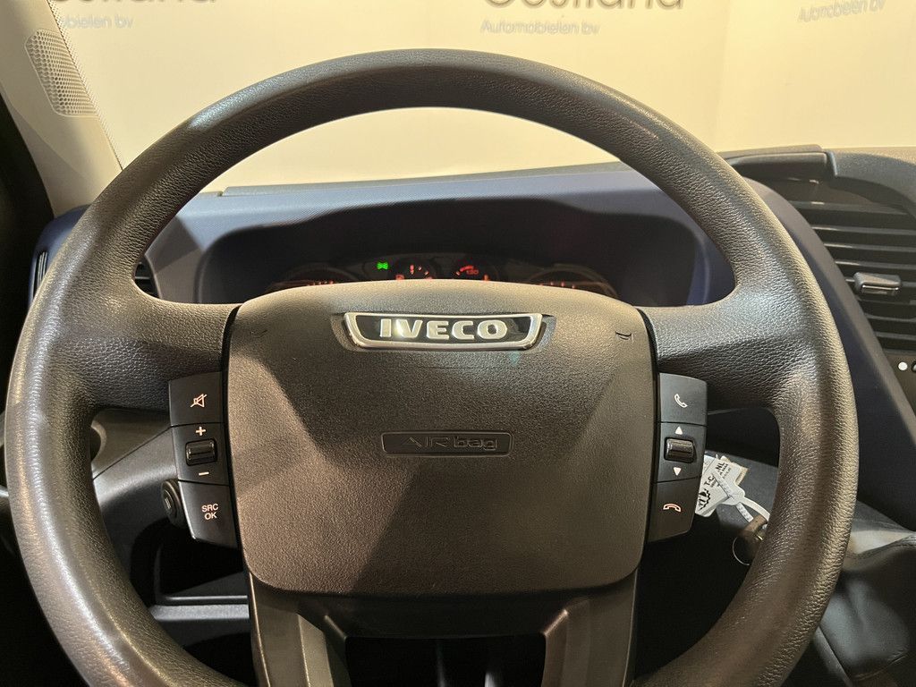 Iveco Daily 40C18 3.0 Automaat Open Laadbak / Euro 6 / Trekhaak 3.500 KG / Airco / Dubbel Lucht / Cruise Control / 3-Zits