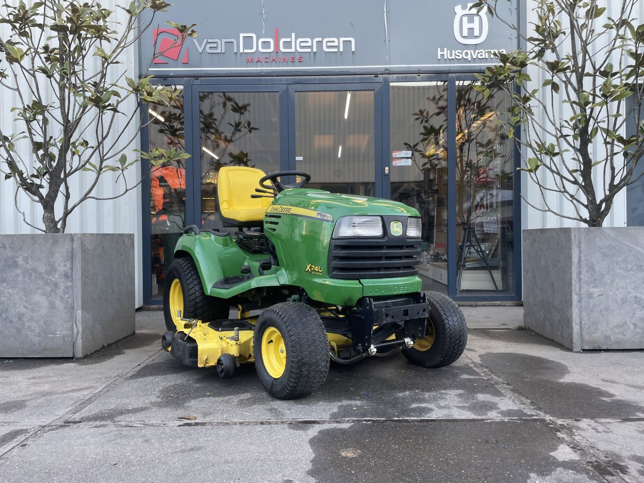 John Deere X740